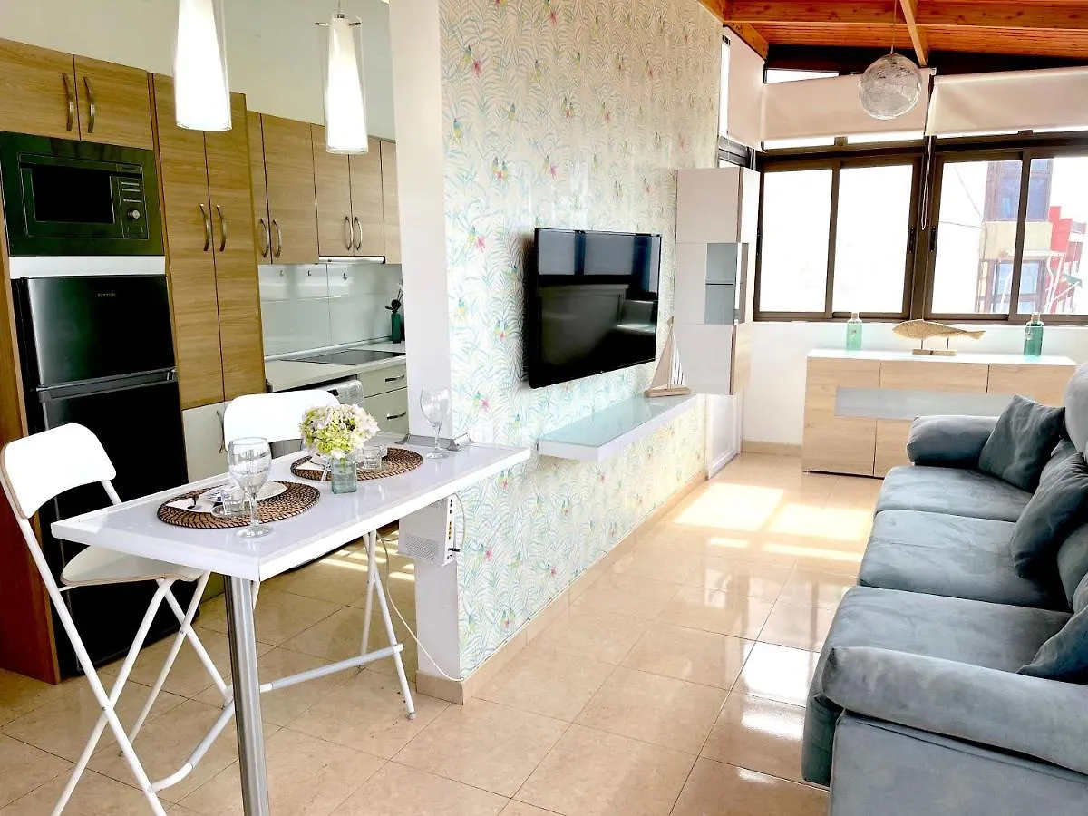 Atico en primera línea de Playa de Melenara Apartamento