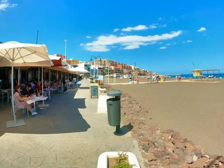Atico en primera línea de Playa de Melenara Apartamento